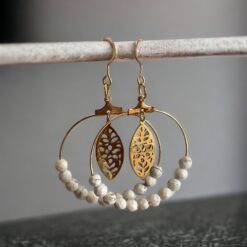 Boucles d'oreille pendantes feuille dorée